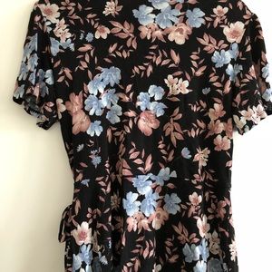 American Eagle soft and sexy V neck top